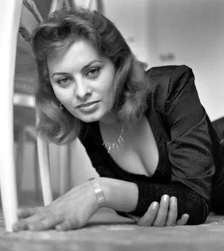 Sophia Loren White T-Shirt - idPoster.com