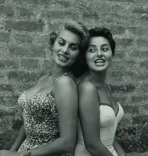 Sophia Loren Kitchen Apron - idPoster.com