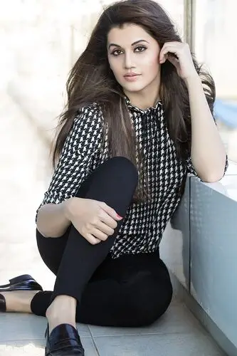 Taapsee Pannu Computer MousePad picture 530722