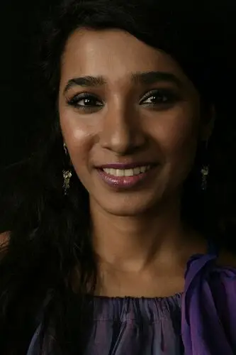 Tannishtha Chatterjee Women's Colored Hoodie - idPoster.com