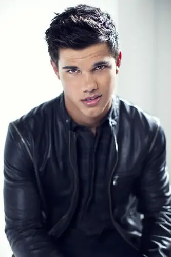 Taylor Lautner Wall Poster picture 527450