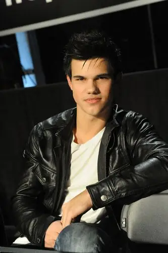 Taylor Lautner Jigsaw Puzzle picture 67724