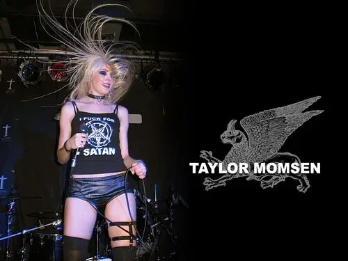 Taylor Momsen Women's Colored T-Shirt - idPoster.com