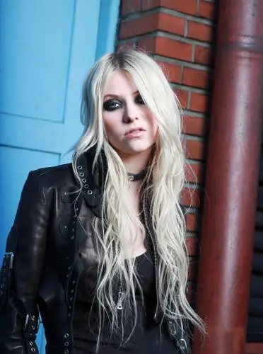 Taylor Momsen Jigsaw Puzzle picture 551072