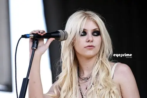 Taylor Momsen Jigsaw Puzzle picture 93387