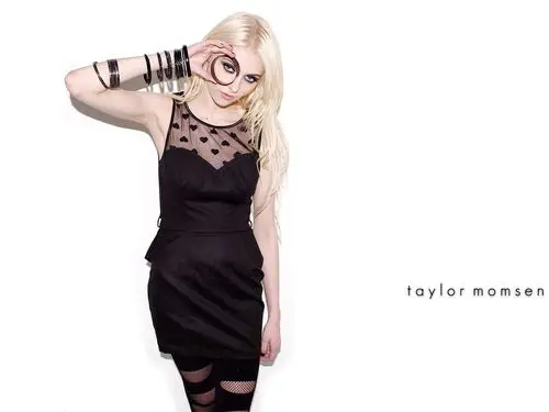 Taylor Momsen Women's Colored Tank-Top - idPoster.com