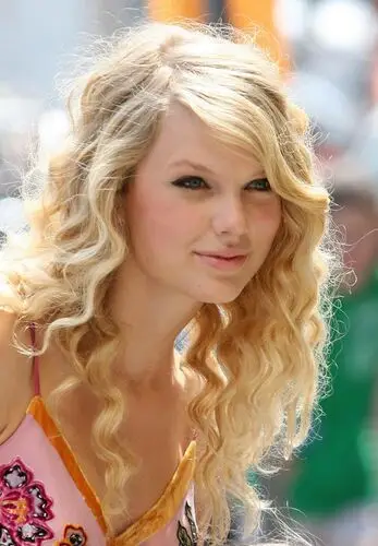 Taylor Swift Women's Colored  Long Sleeve T-Shirt - idPoster.com
