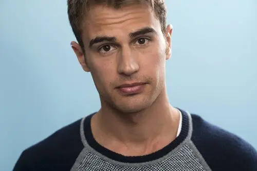 Theo James Computer MousePad picture 533307