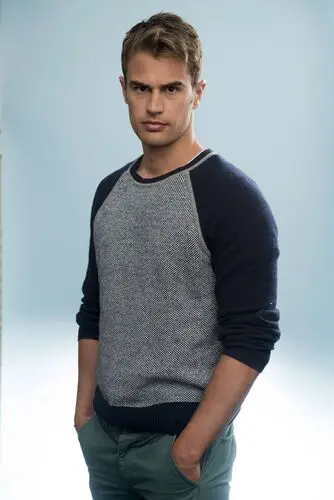 Theo James Computer MousePad picture 533313