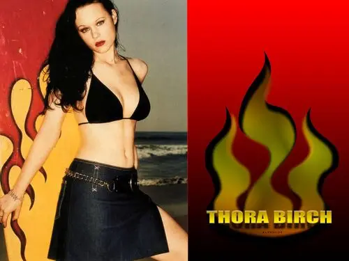Thora Birch Women's Colored Hoodie - idPoster.com