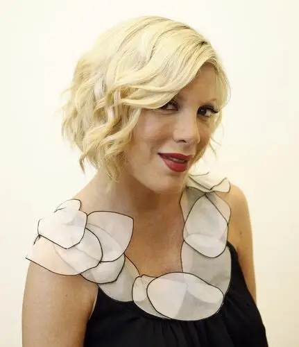 Tori Spelling Wall Poster picture 534053