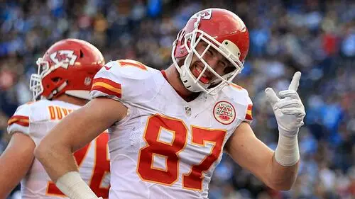 Travis Kelce Wall Poster picture 721668