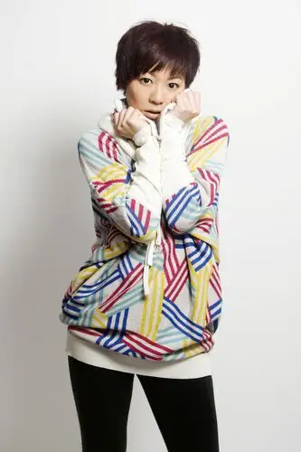 Winnie Leung Women's Colored T-Shirt - idPoster.com