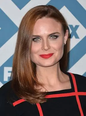 Emily Deschanel (events) Protected Face mask - idPoster.com