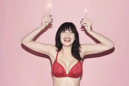 Daisy Lowe Jigsaw Puzzle picture 590942