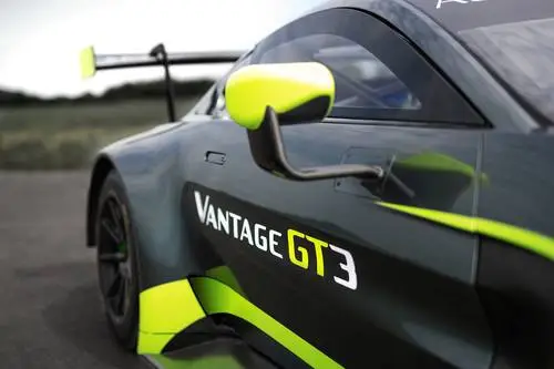 2018 Aston Martin Vantage GT3 Men's Colored Hoodie - idPoster.com