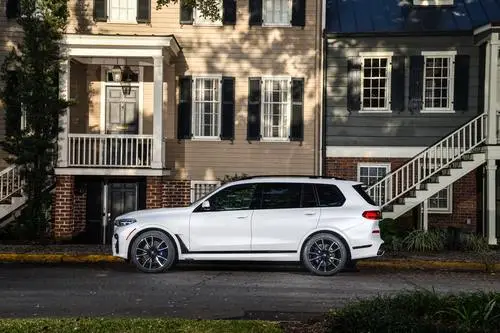 2019 BMW X7 xDrive 50i Kitchen Apron - idPoster.com