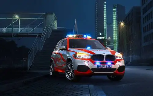 BMW X3 Paramedic Vehicle Kitchen Apron - idPoster.com