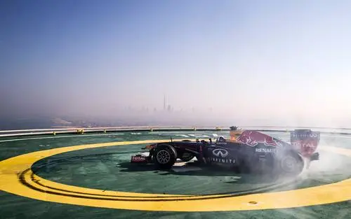 Red Bull Racing F1 Stunt Burj Al Arab Women's Colored T-Shirt - idPoster.com