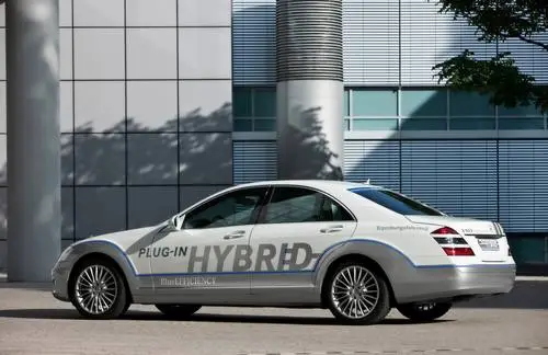 2009 Mercedes-Benz Vision S 500 Plug-In Hybrid White Tank-Top - idPoster.com