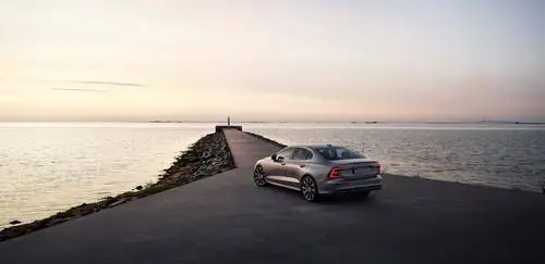 2018 Volvo S60 Momentum Tote Bag - idPoster.com