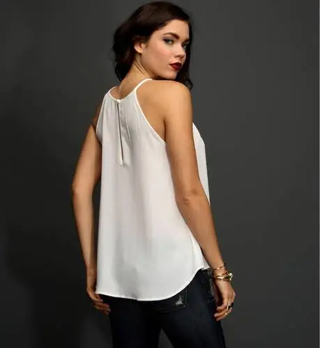 Aarika Wolf White T-Shirt - idPoster.com