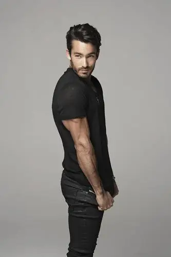 Aaron Diaz Wall Poster picture 1073649