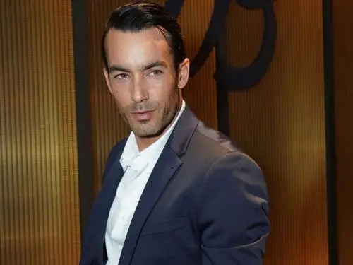 Aaron Diaz Wall Poster picture 1073652