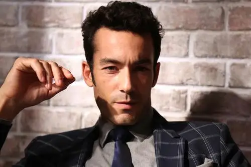 Aaron Diaz Wall Poster picture 1073666
