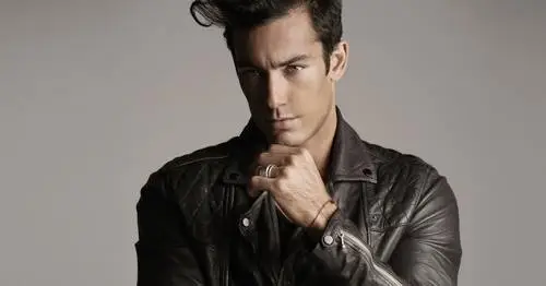 Aaron Diaz Wall Poster picture 1073670