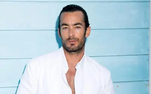 Aaron Diaz Wall Poster picture 1073671