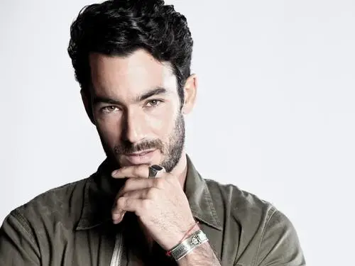 Aaron Diaz Jigsaw Puzzle picture 1073683