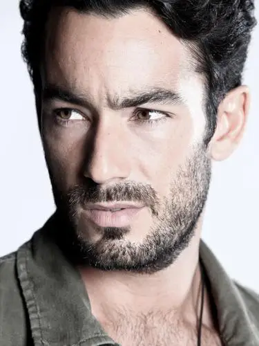 Aaron Diaz Wall Poster picture 1073685