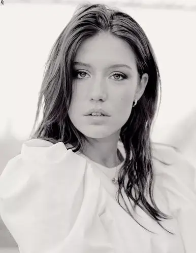 Adele Exarchopoulos White T-Shirt - idPoster.com