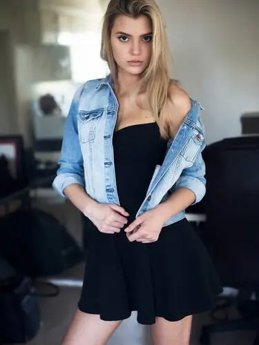 Alissa Violet Jigsaw Puzzle picture 558696