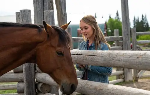 Amber Marshall Wall Poster picture 894405