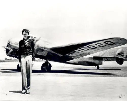 Amelia Earhart Women's Colored Tank-Top - idPoster.com