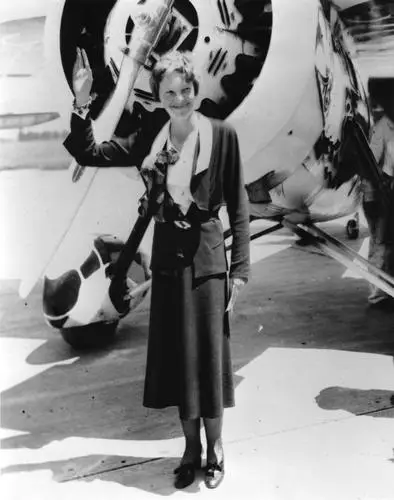 Amelia Earhart Women's Colored Hoodie - idPoster.com