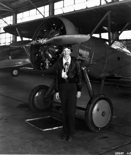 Amelia Earhart Men's Colored Hoodie - idPoster.com
