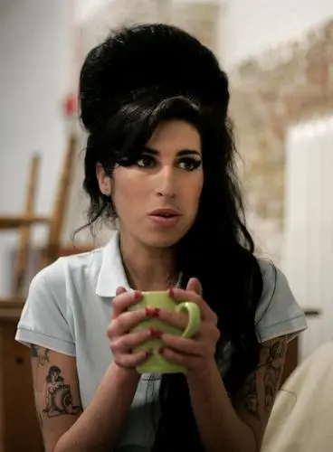 Amy Winehouse Protected Face mask - idPoster.com