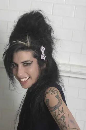 Amy Winehouse White Tank-Top - idPoster.com