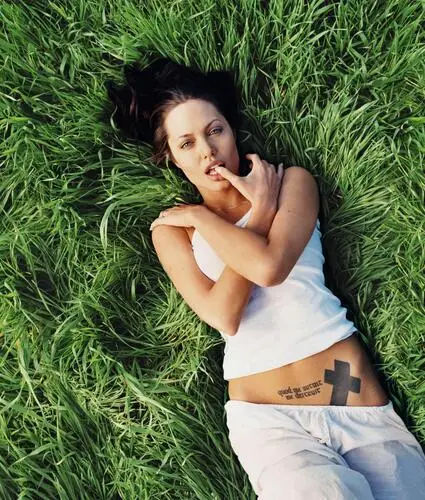 Angelina Jolie Jigsaw Puzzle picture 24623