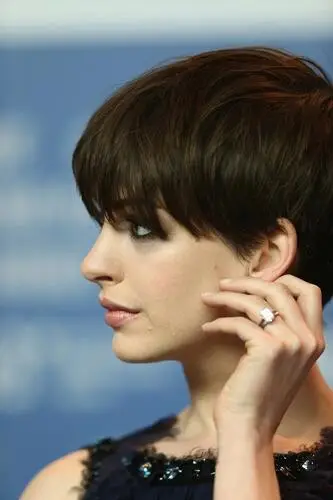 Anne Hathaway Wall Poster picture 228187