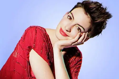 Anne Hathaway Computer MousePad picture 228314