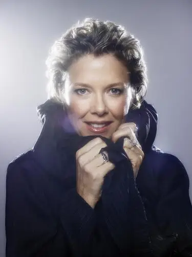 Annette Bening Wall Poster picture 910173
