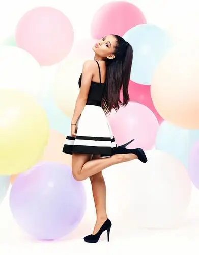 Ariana Grande Wall Poster picture 565545