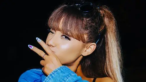 Ariana Grande Wall Poster picture 565590