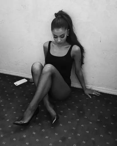 Ariana Grande Jigsaw Puzzle picture 900991