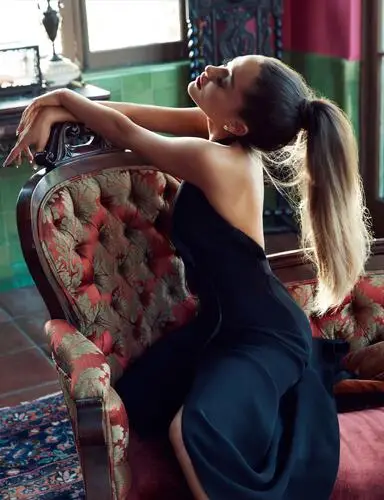 Ariana Grande Jigsaw Puzzle picture 901004
