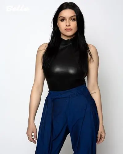 Ariel Winter Wall Poster picture 901027